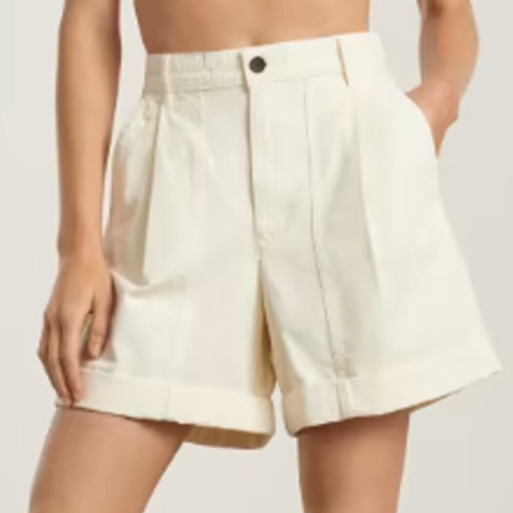Everlane High-Waist Pleated Shorts in Cream